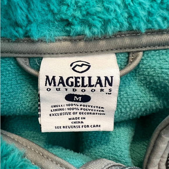 Magellan Outdoors Faux Fur Jacket in Blue/Green with Full Zipper Size Medium - Picture 4 of 5